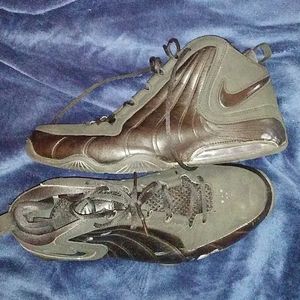 Nike wavy shoes size 12